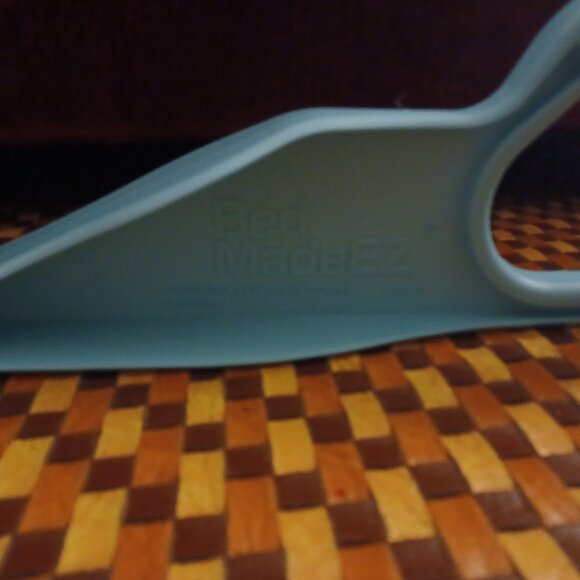 Bed Made EZ The Original Bed Maker Can Tuck Sheets Or Bedskirts Wedge - Picture 2 of 2